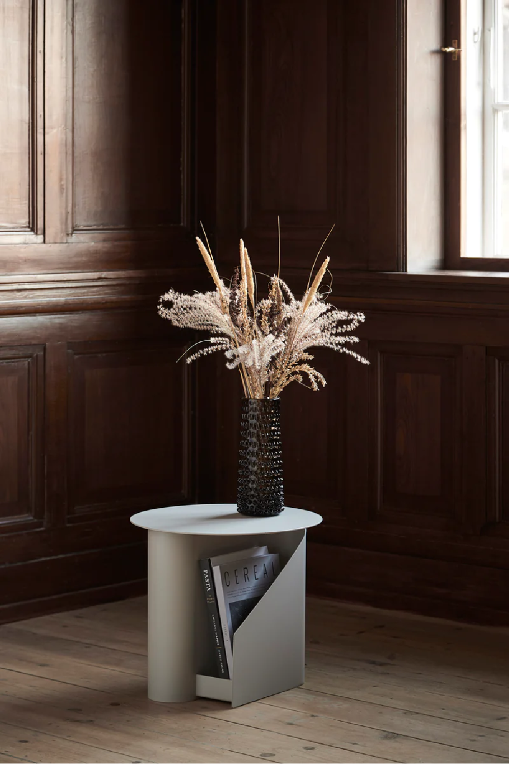 Metal Modern Side Table | WOUD Sentrum | OROA.com