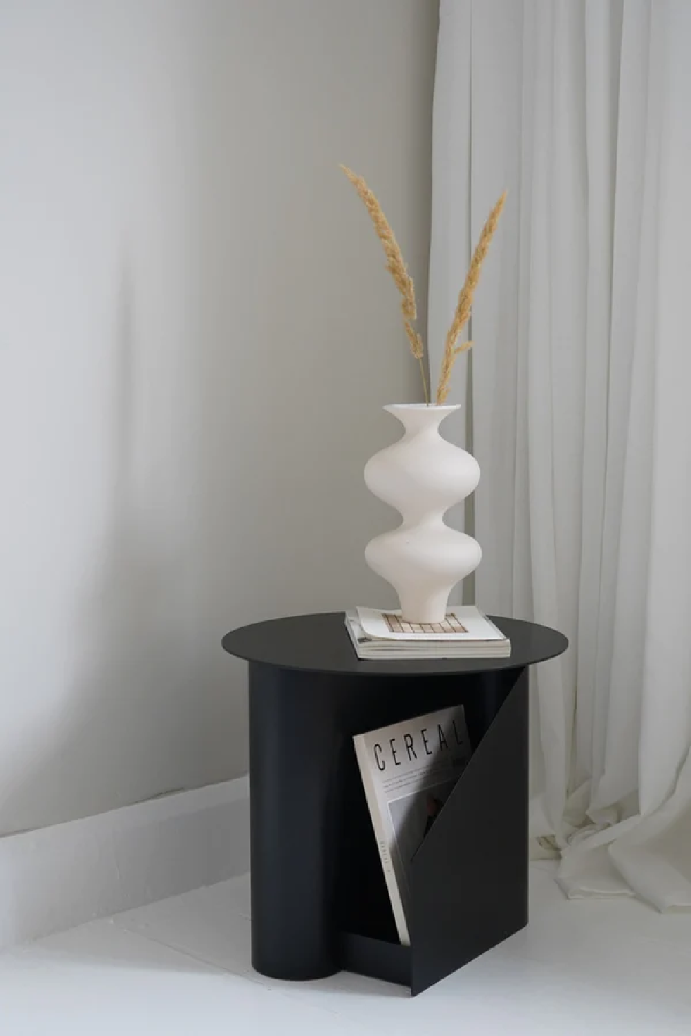 Metal Modern Side Table | WOUD Sentrum | OROA.com