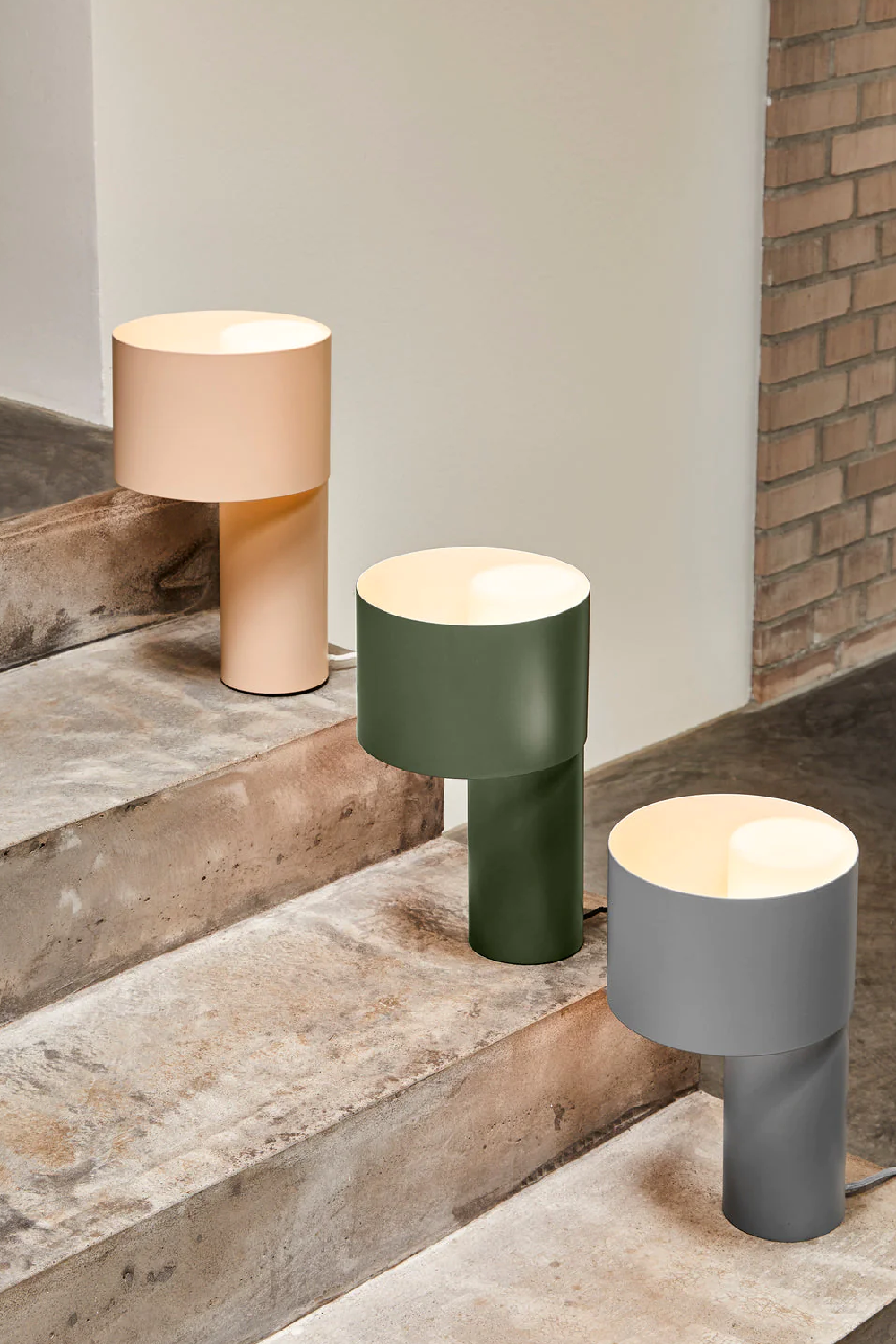 Graphical Modern Table Lamp | WOUD Tangent | OROA.com