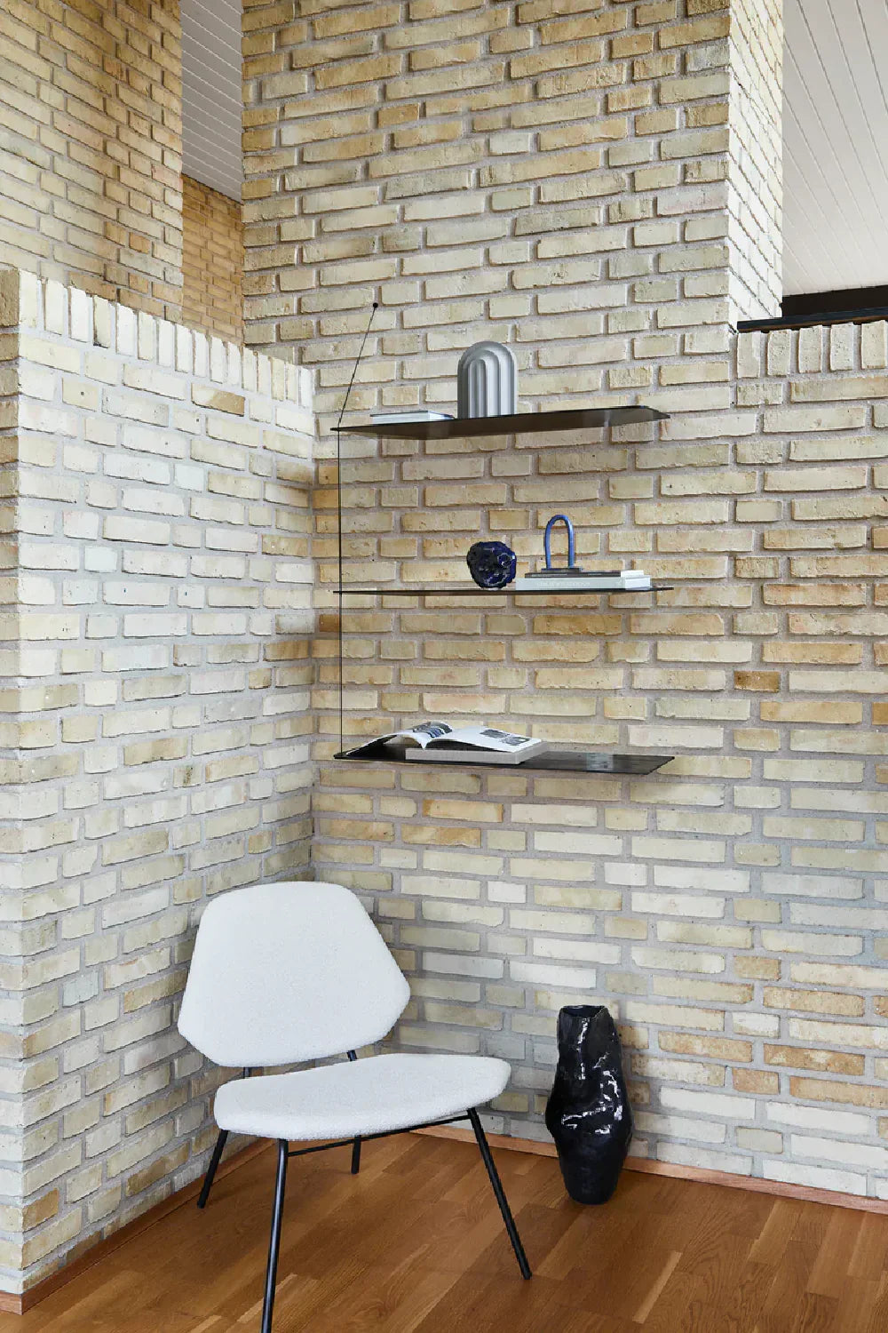 Modern Minimalist Wall Shelf L | WOUD Stedge | OROA.com