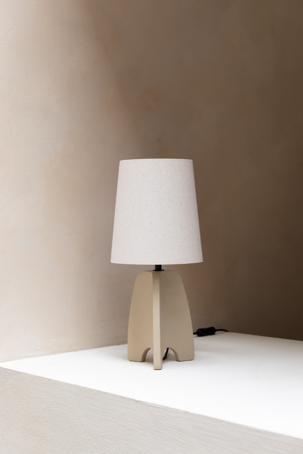 Beige Concrete Table Lamp | Zuiver Saba | OROA.com