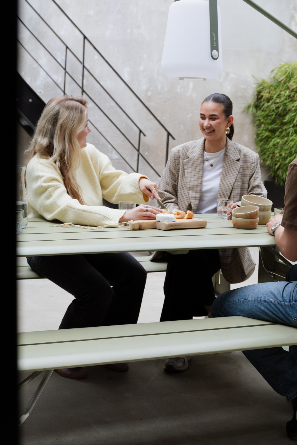 Foldable Outdoor Coffee Table | Zuiver Avenue | OROA.com
