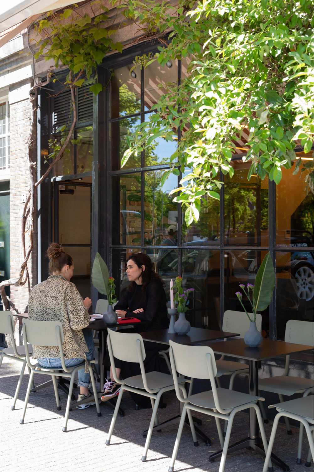 Aluminum Stackable Outdoor Chairs (2) | Zuiver Back To School | Oroa.com