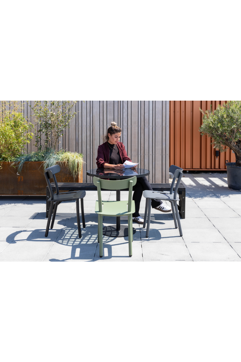 Black Dining Chairs (2) | Zuiver Friday | OROA.com