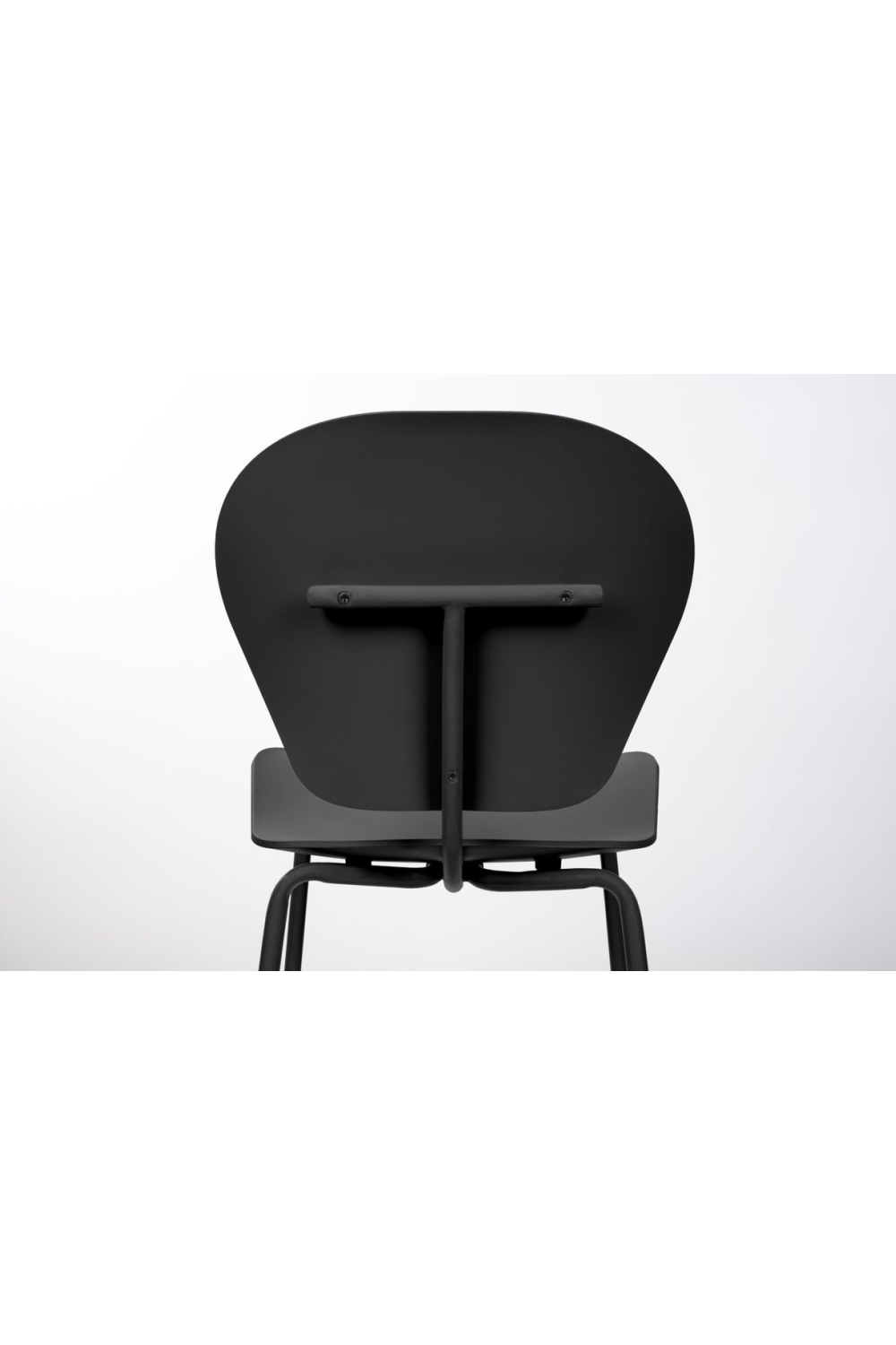 Minimalist Molded Dining Chair (2) | Zuiver The Ocean | OROA.com