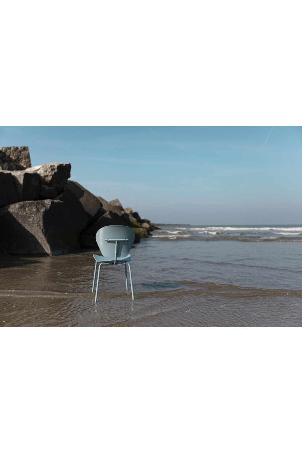 Minimalist Molded Dining Chair (2) | Zuiver The Ocean | OROA.com