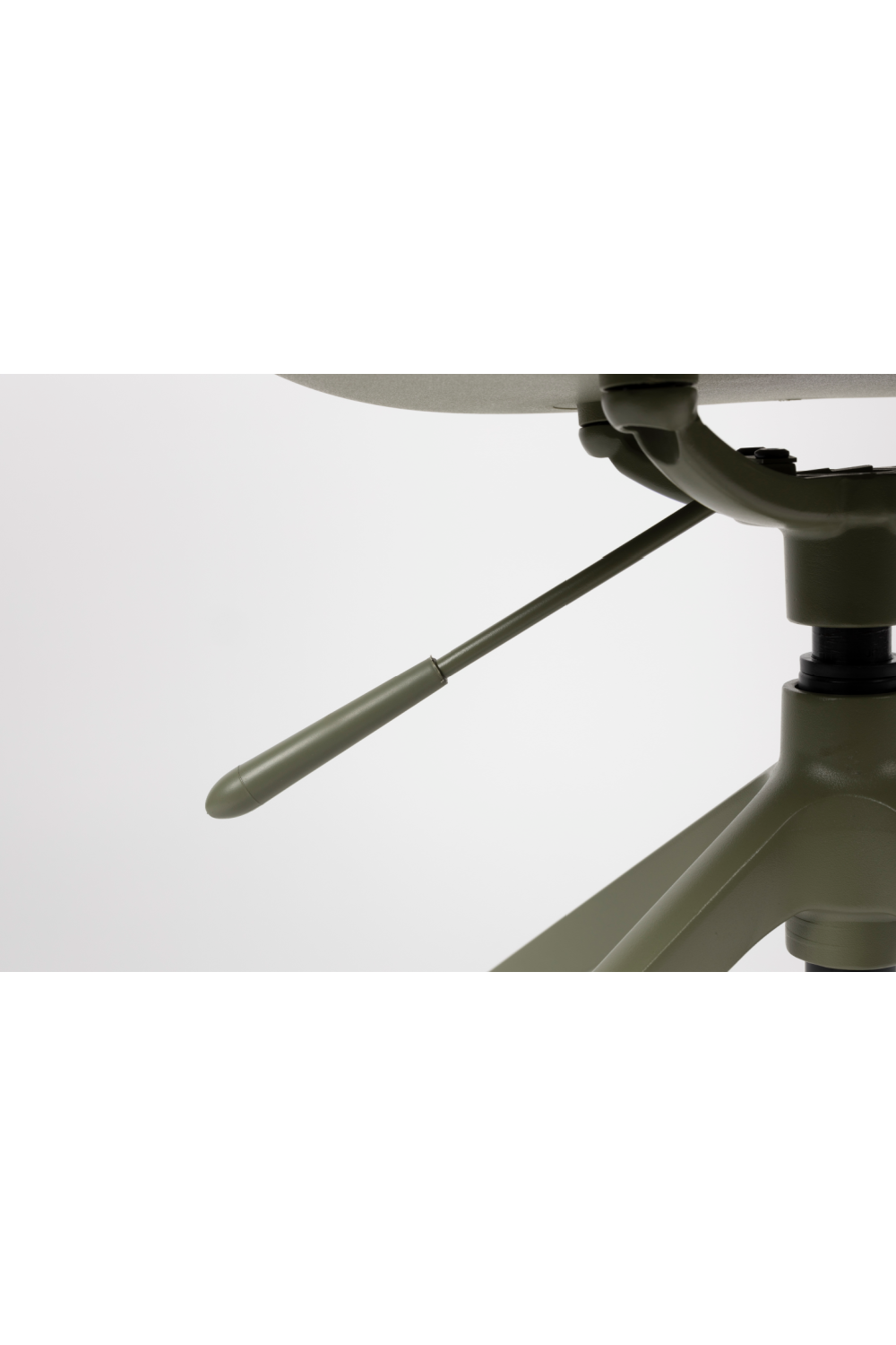 Padded Swivel Armchair | Zuiver Albert | OROA.com