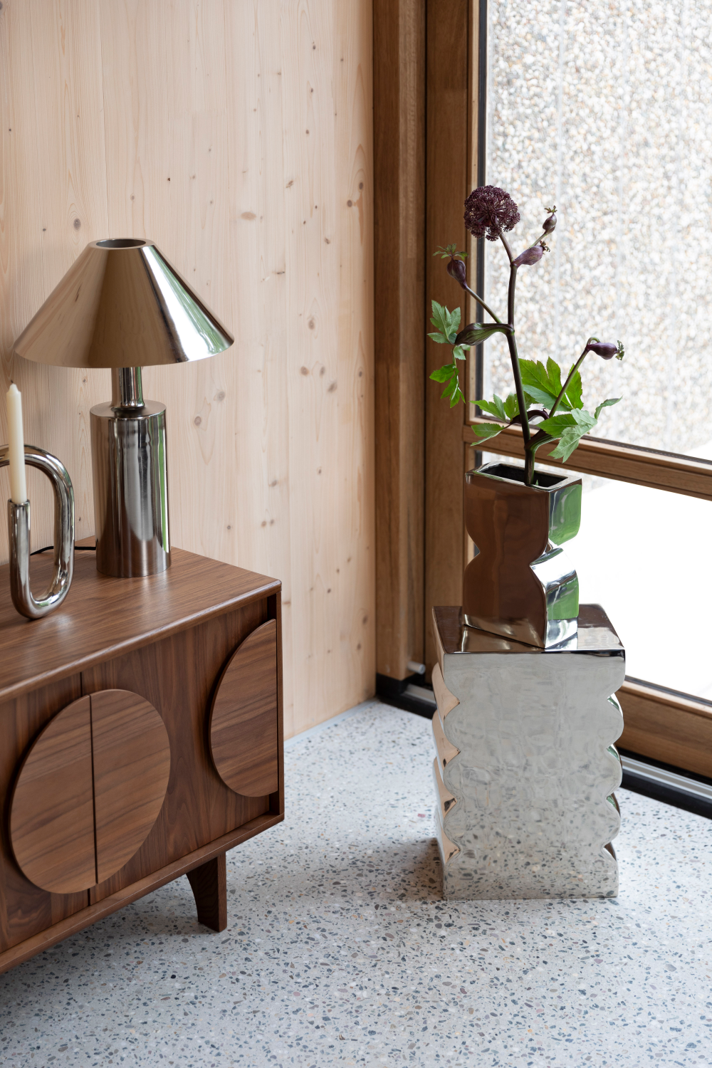 Scalloped Modern Stool | Zuiver Curves | OROA.com