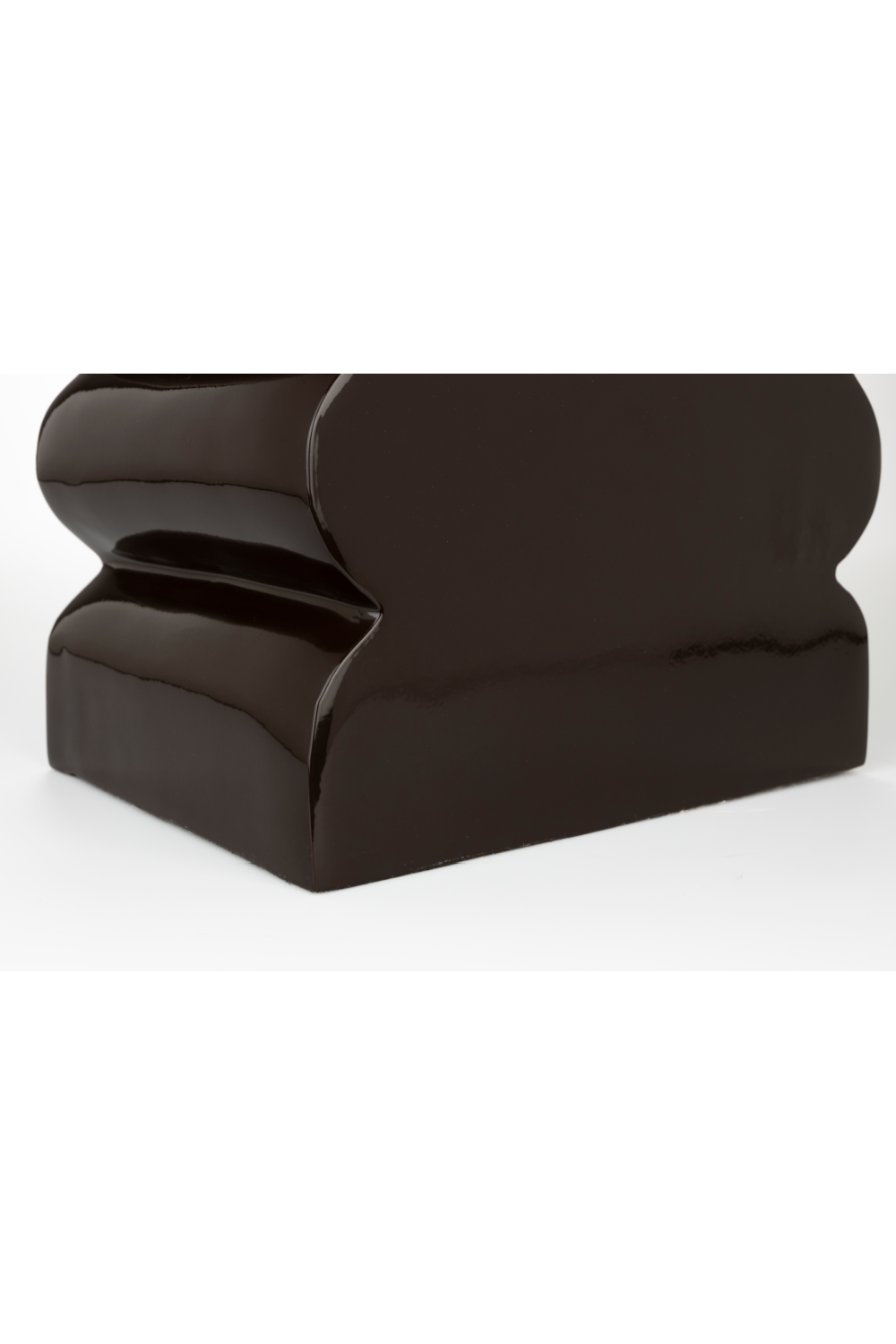 Scalloped Modern Stool | Zuiver Curves | OROA.com