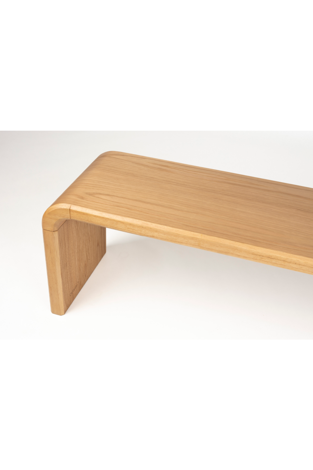 Oak Curved Bench | Zuiver Brave | OROA.com