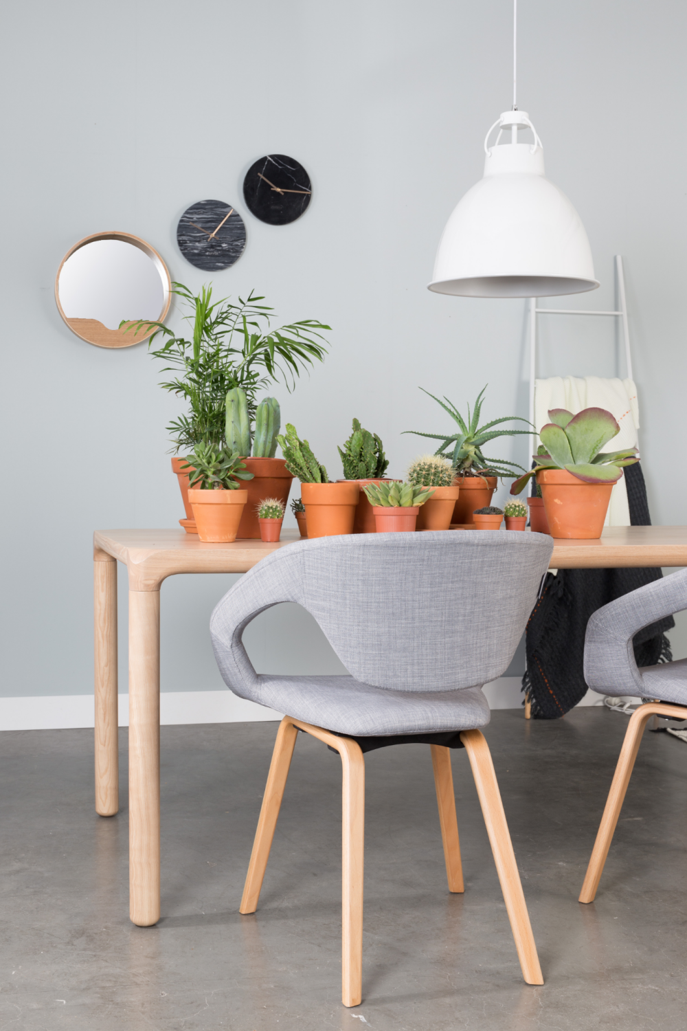 Lacquered Wood Dining Table (L) | Zuiver Storm | OROA.com