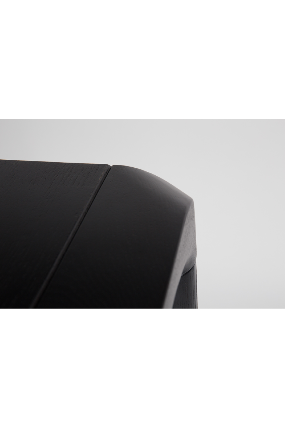 Lacquered Wood Dining Table (S) | Zuiver Storm | OROA.com