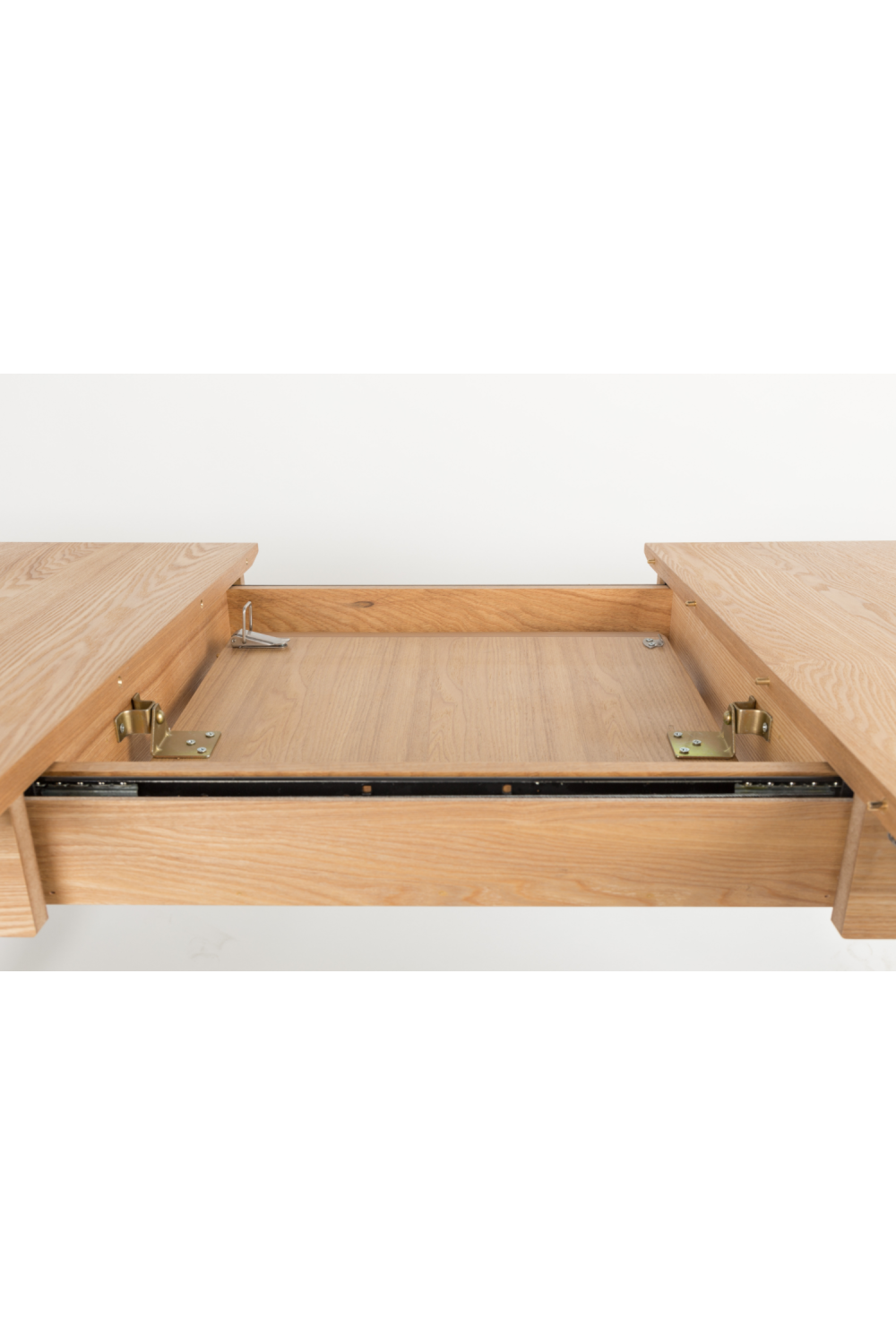 Walnut Extendable Dining Table | Zuiver Glimps | OROA.com