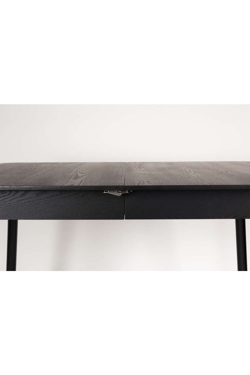 Walnut Extendable Dining Table | Zuiver Glimps | OROA.com