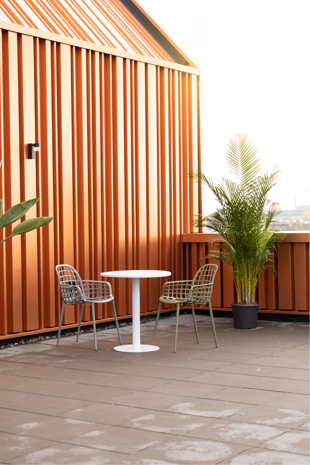 Round Pedestal Outdoor Bistro Table | Zuiver Metsu | Oroa.com