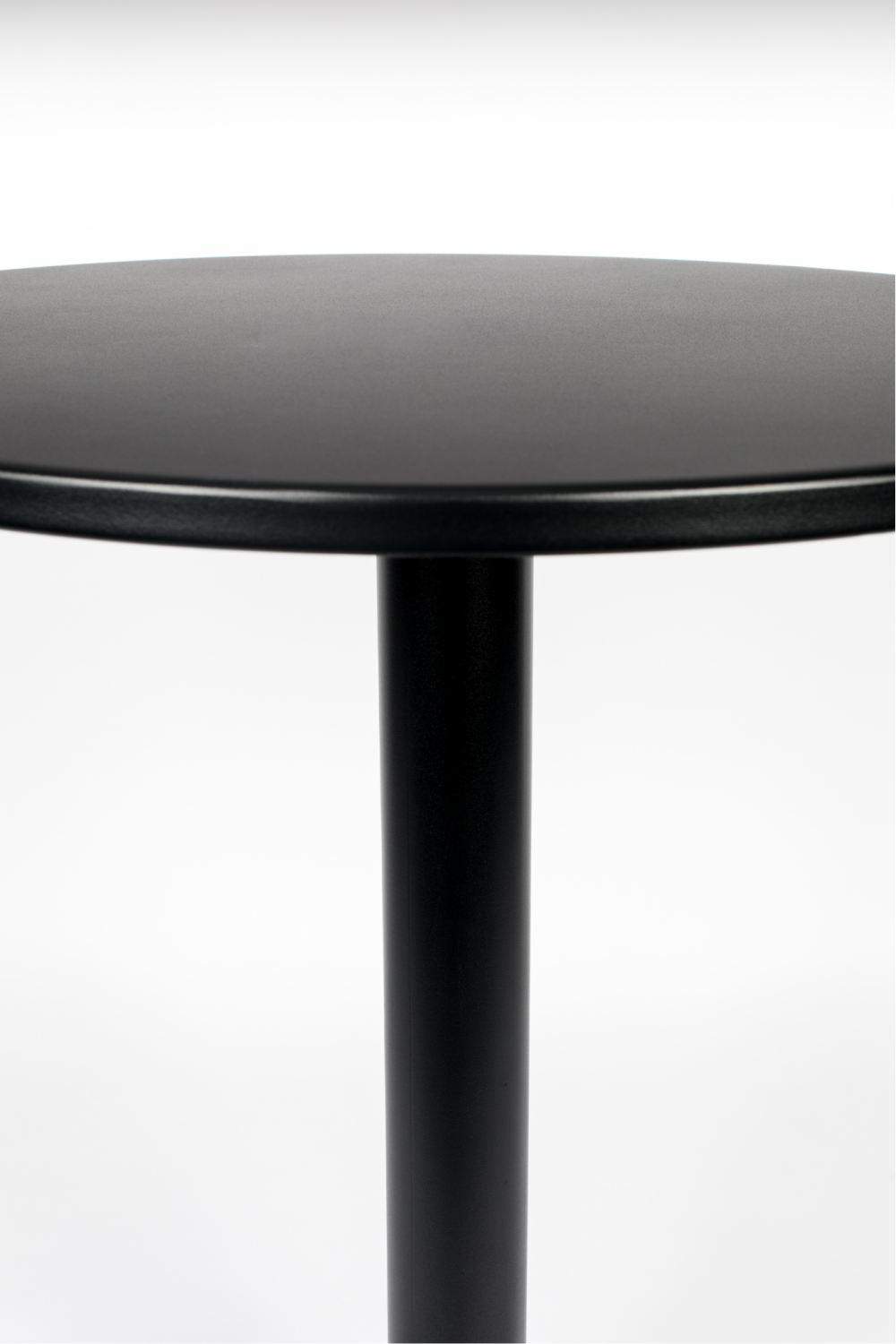 Round Pedestal Outdoor Bistro Table | Zuiver Metsu | Oroa.com
