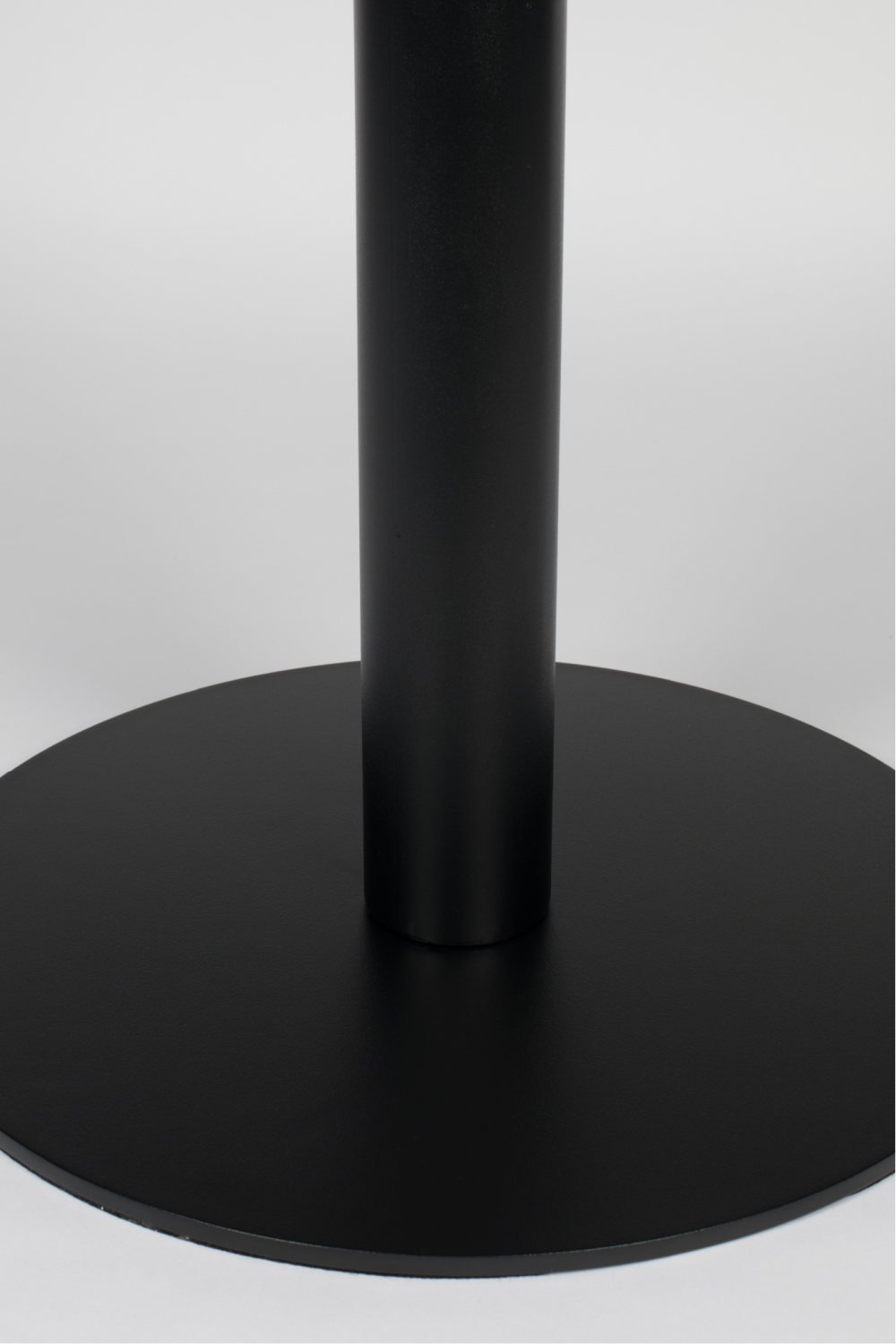Round Pedestal Outdoor Bistro Table | Zuiver Metsu | Oroa.com