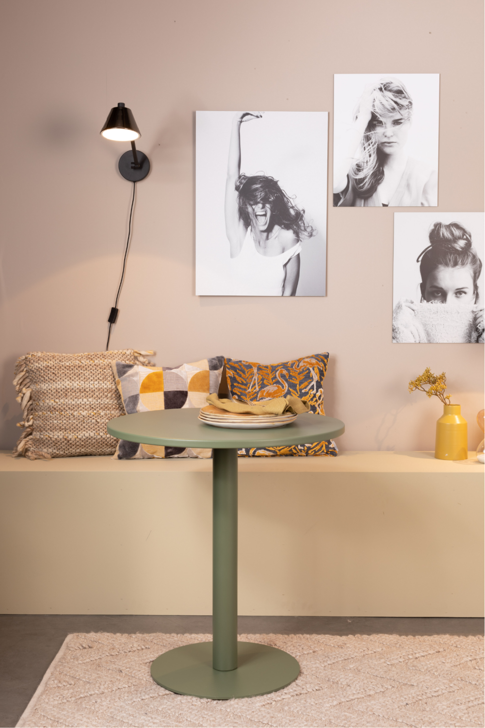 Round Pedestal Outdoor Bistro Table | Zuiver Metsu | Oroa.com