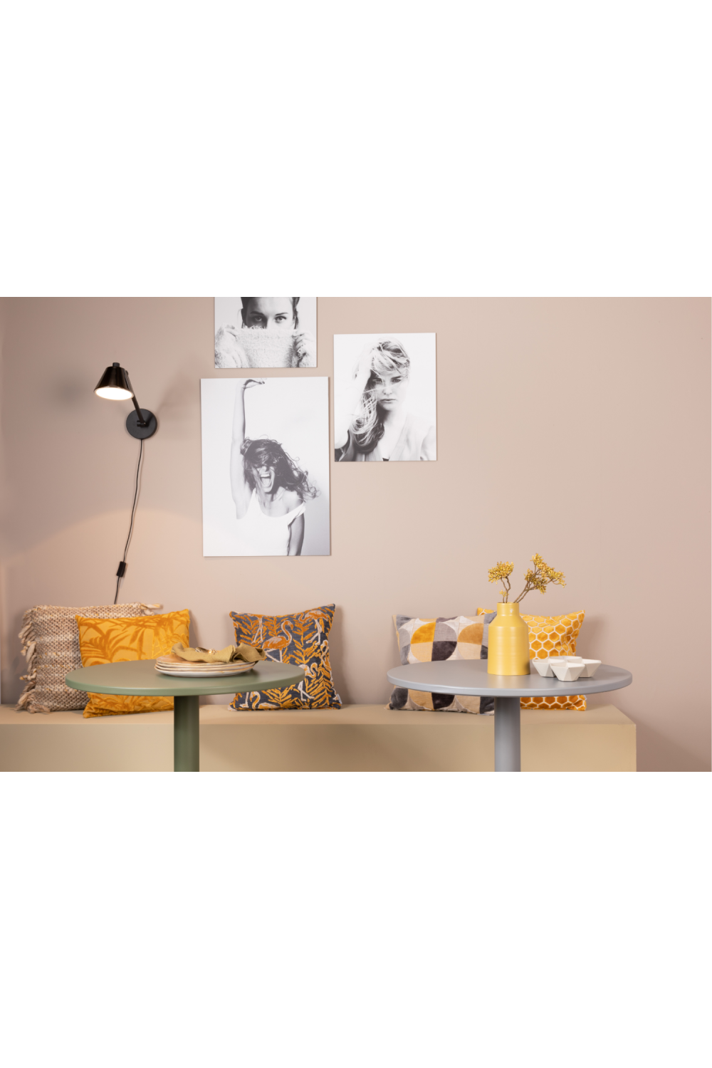 Round Pedestal Outdoor Bistro Table | Zuiver Metsu | Oroa.com