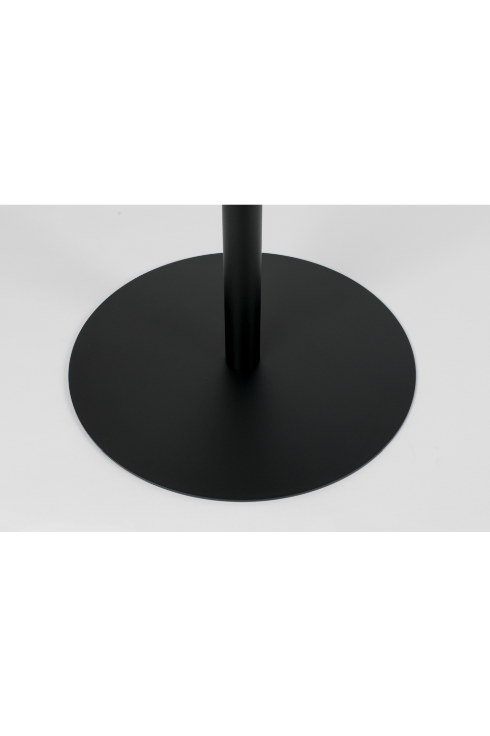 Black Pedestal Bistro Table | Zuiver Snow | OROA.com