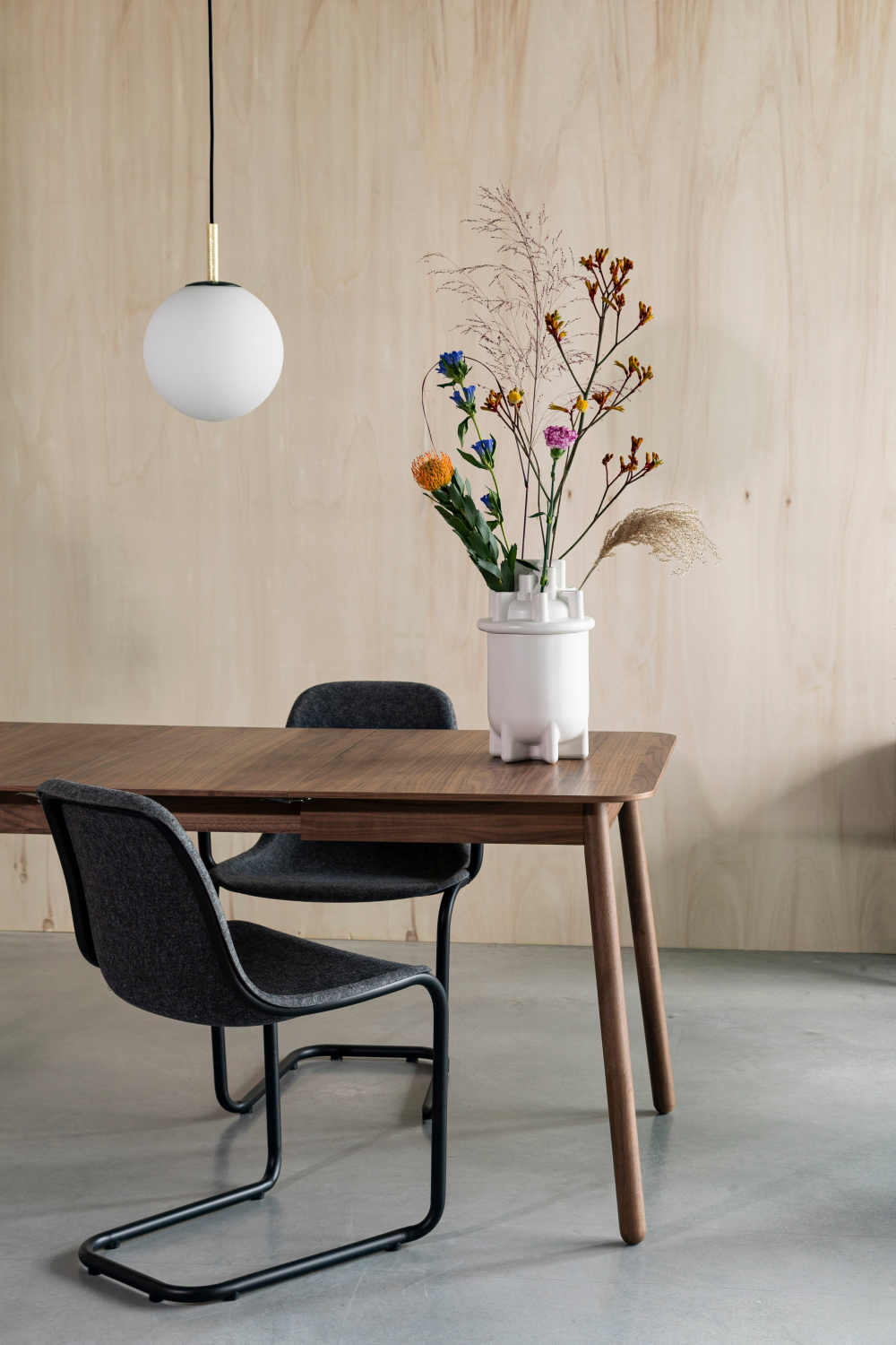 Walnut Extendable Dining Table | Zuiver Glimps | OROA.com