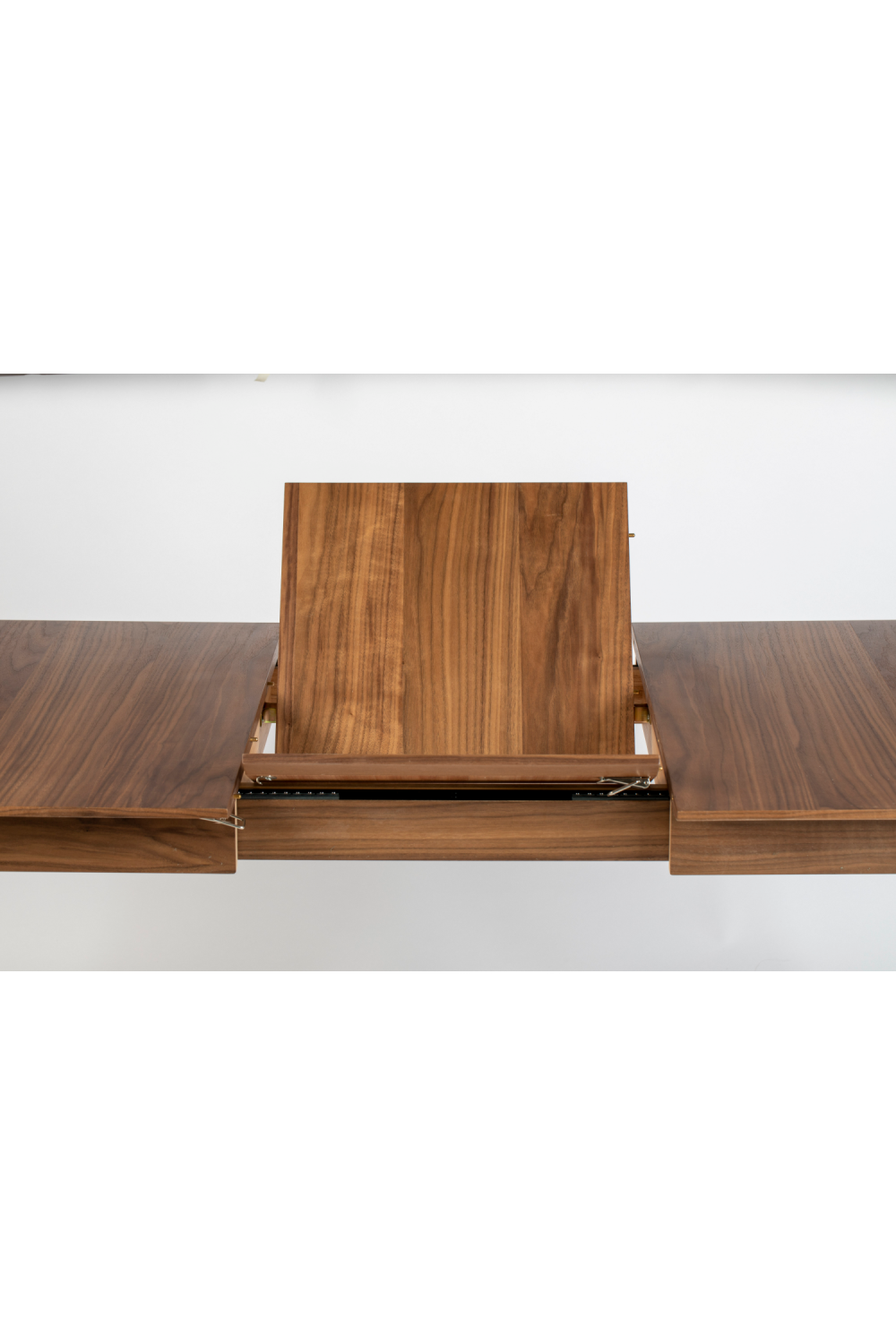 Walnut Extendable Dining Table | Zuiver Glimps | OROA.com