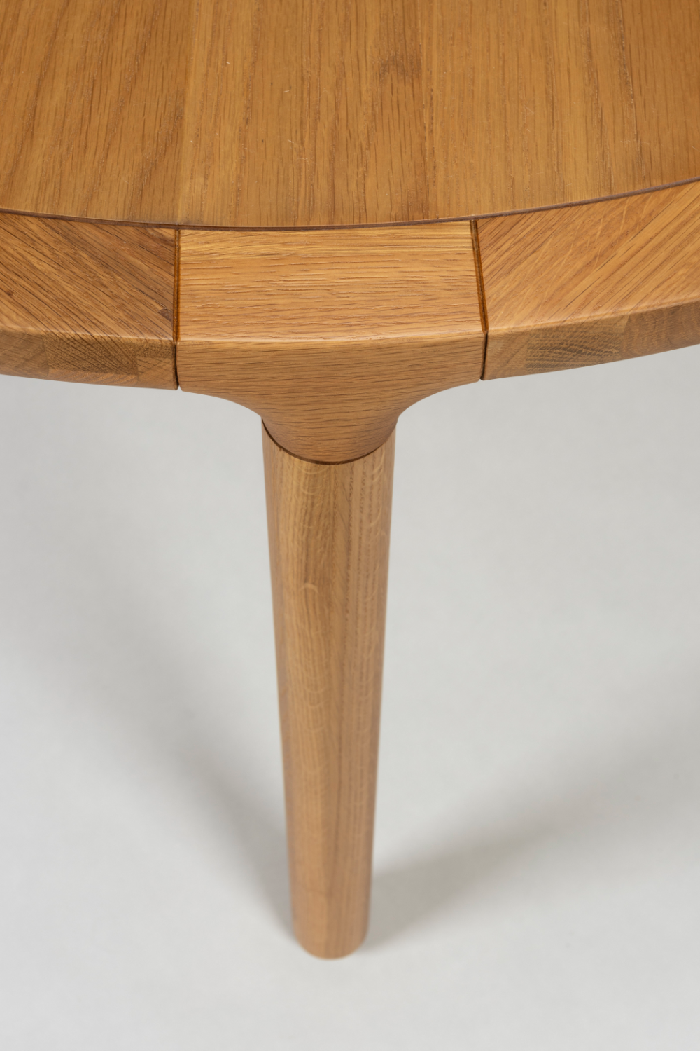 Oak V-Groove Dining Table | Zuiver Storm | Oroa.com