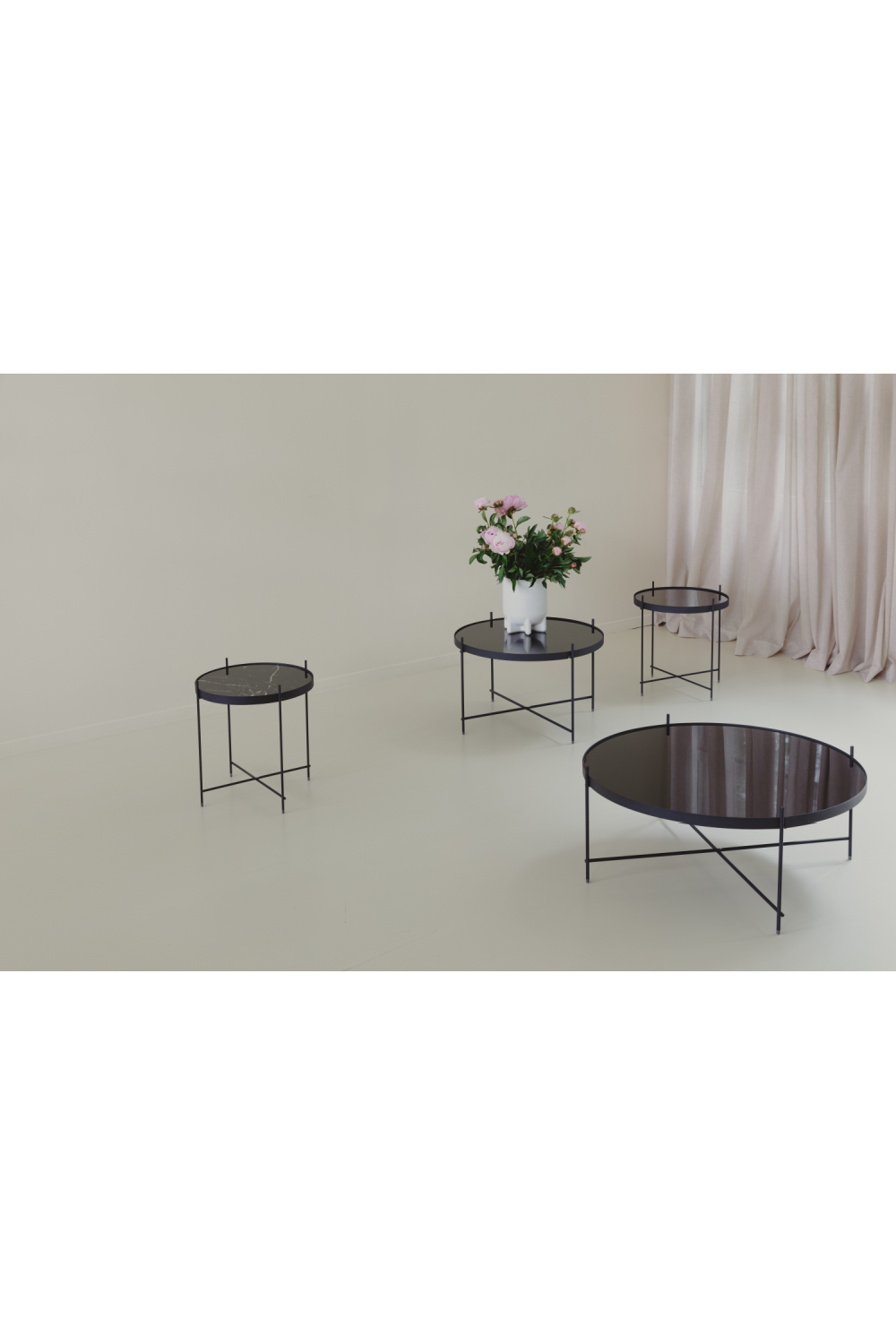Round Framed Side Table (L) | Zuiver Cupid | OROA.com