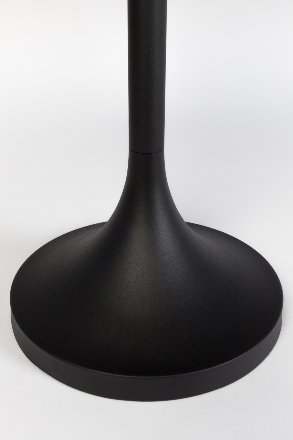 Black Trumpet Base End Table | Zuiver Jason | OROA.com