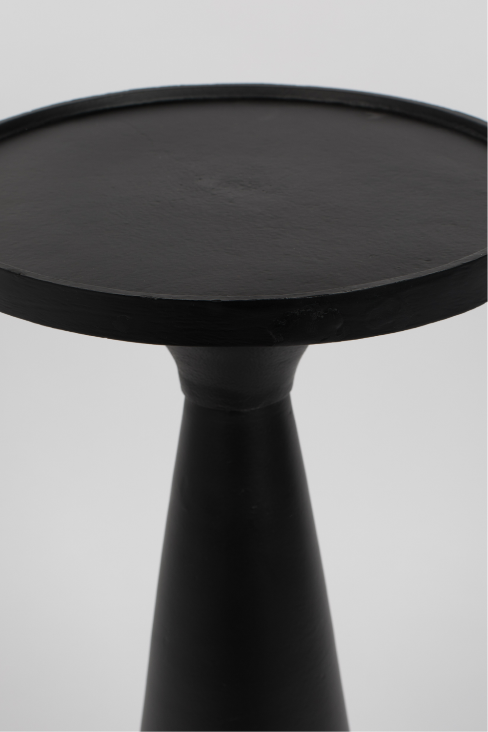 Cast Aluminum Side Table | Zuiver Floss | Oroa.com