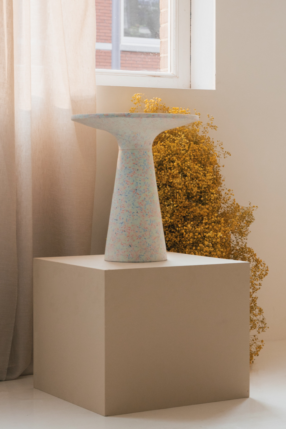 Pedestal Indoor/Outdoor Side Table | Zuiver Victoria | OROA.com