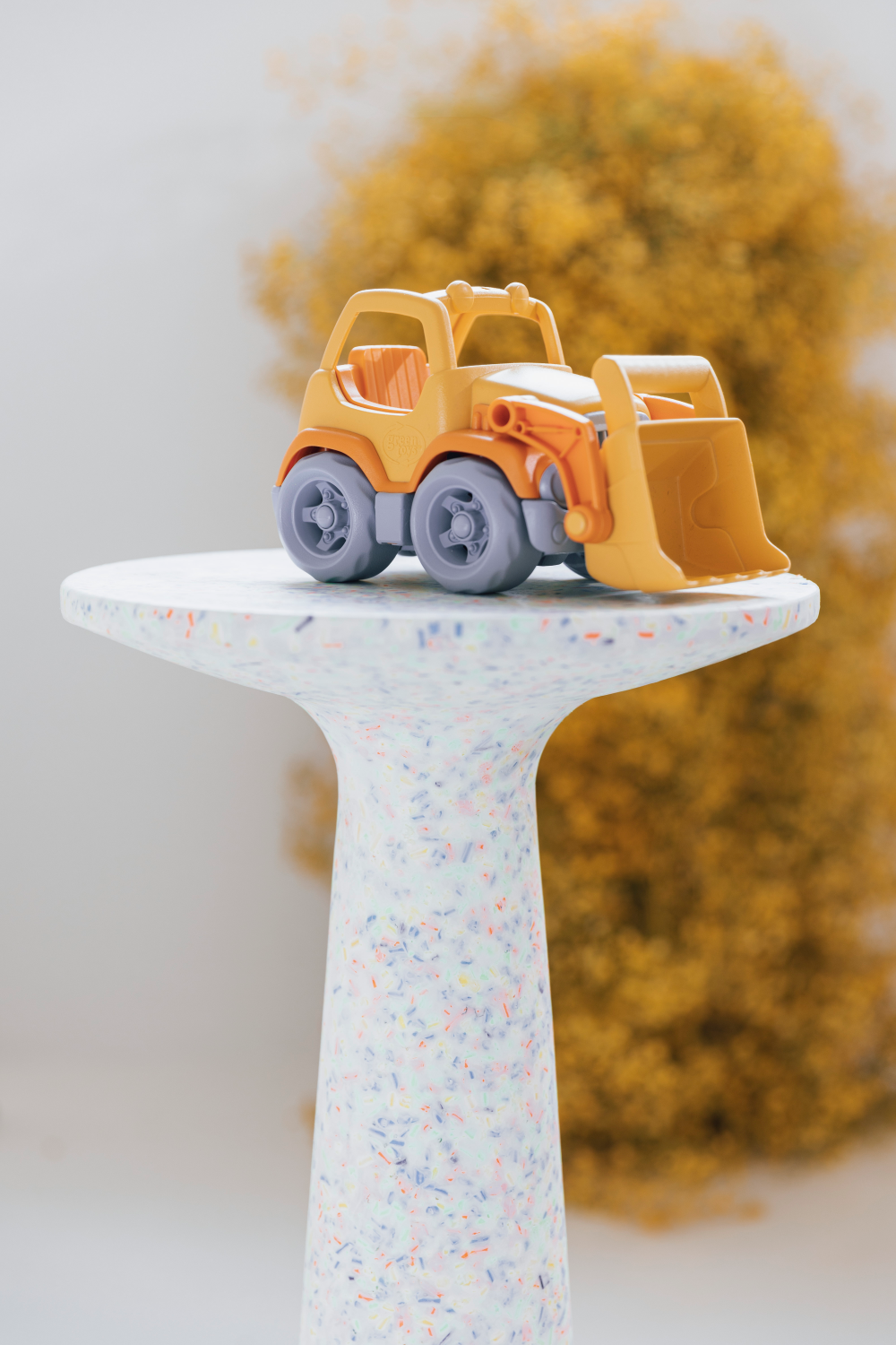 Pedestal Indoor/Outdoor Side Table | Zuiver Victoria | OROA.com