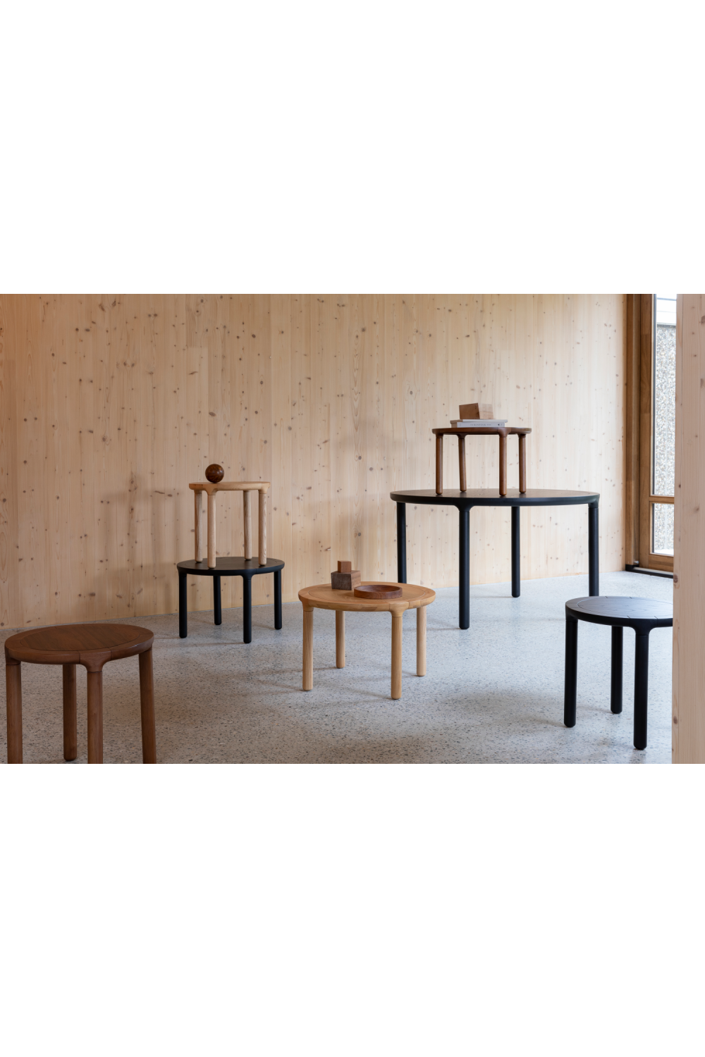 Round Oak Side Table | Zuiver Storm | OROA.com