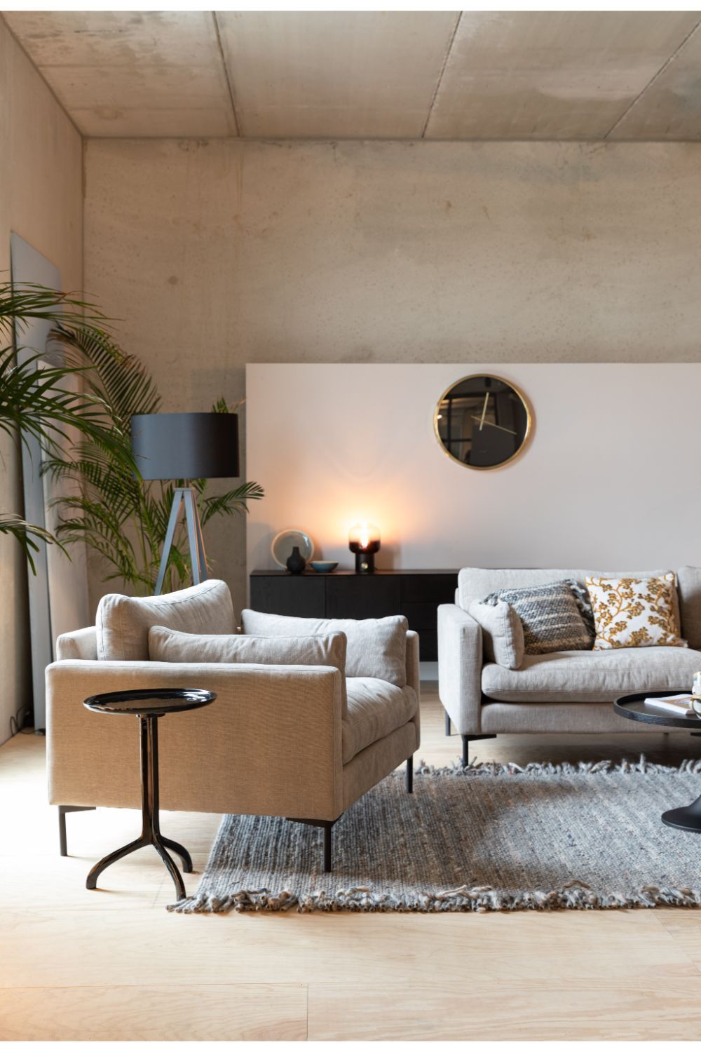 Modern Minimalist Love Seat | Oroa.com