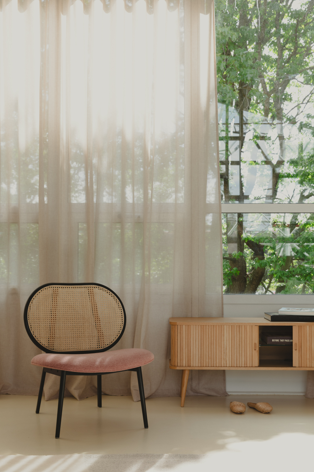 Webbed Back Lounge Chair | Zuiver Spike | Oroa.com