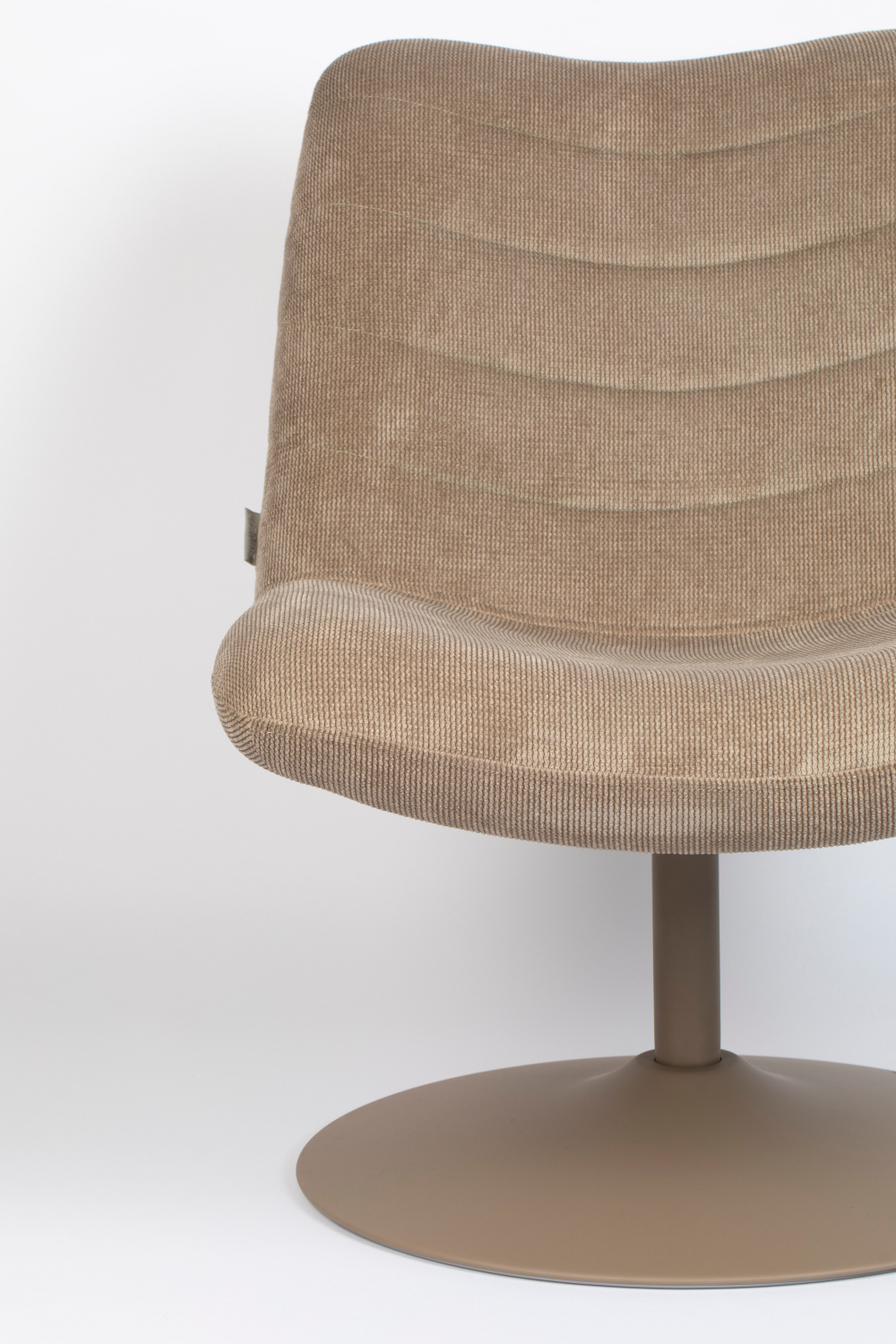 Upholstered Pedestal Lounge Chair | Oroa.com
