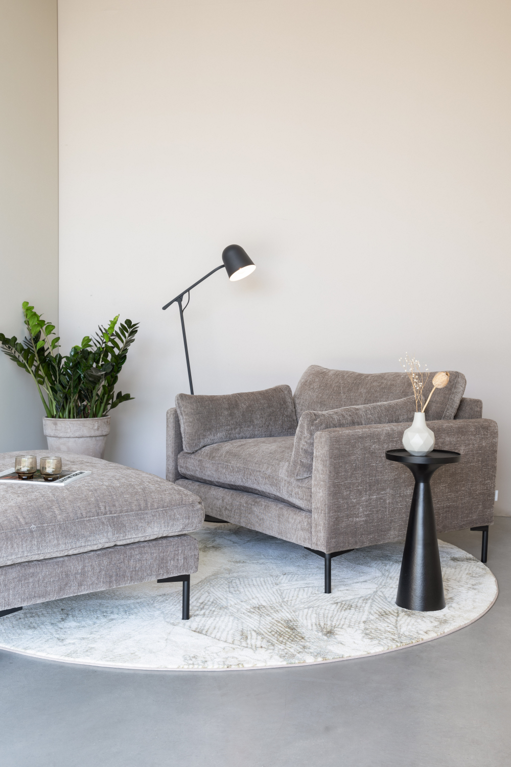 Modern Minimalist Love Seat | Zuiver Summer | Oroa.com