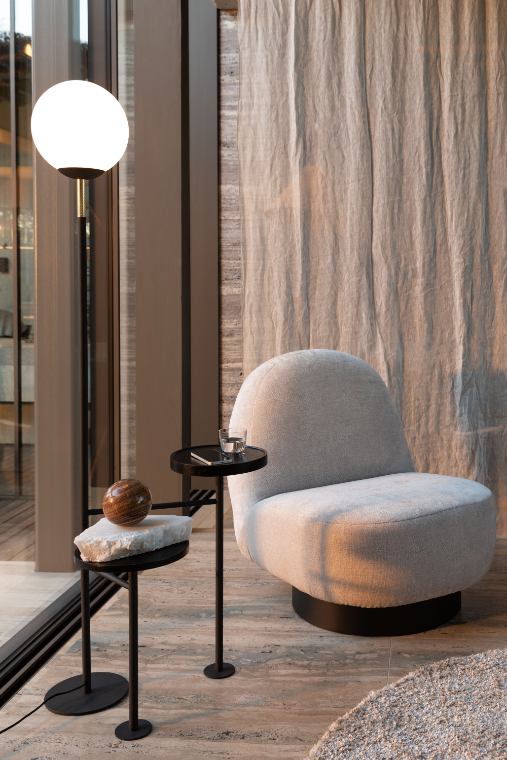 Round Modern Lounge Chair | Oroa.com