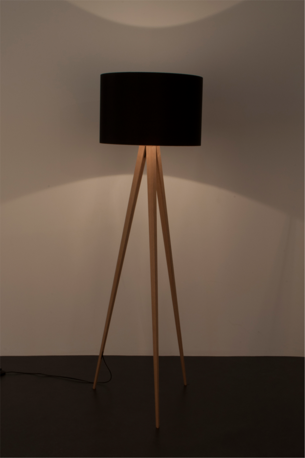 Wooden Leg Floor Lamp | Zuiver Tripod | Oroa.com