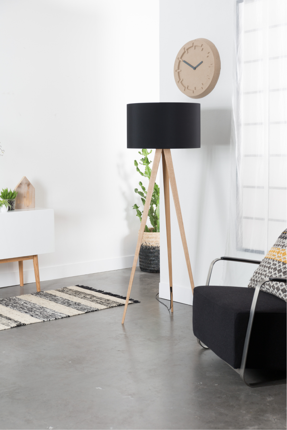 Wooden Leg Floor Lamp | Zuiver Tripod | Oroa.com