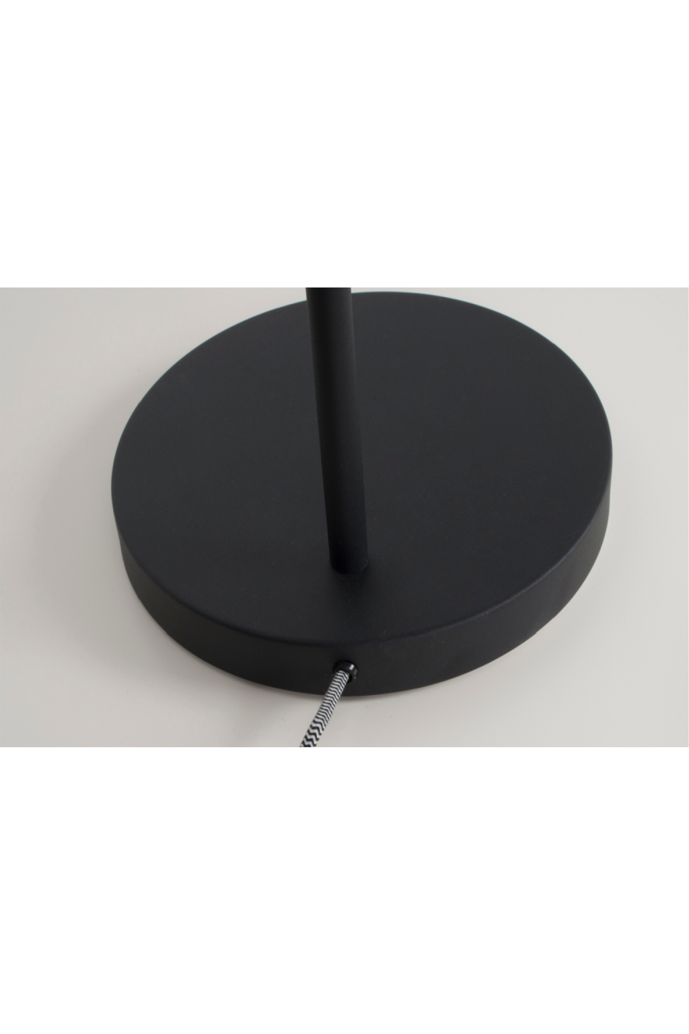 Tiltable Metal Floor Lamp | Oroa.com