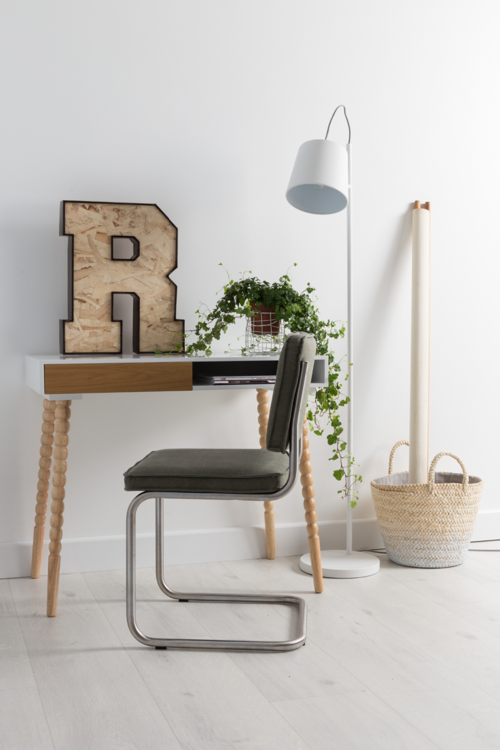 Tiltable Metal Floor Lamp | Oroa.com