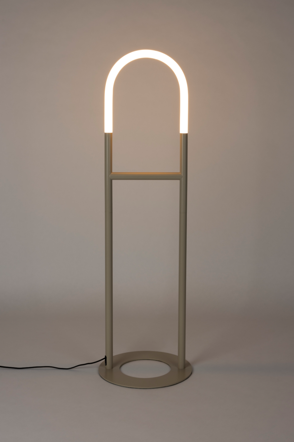 Sculptural Beige Floor Lamp | Zuiver Arch | OROA.com