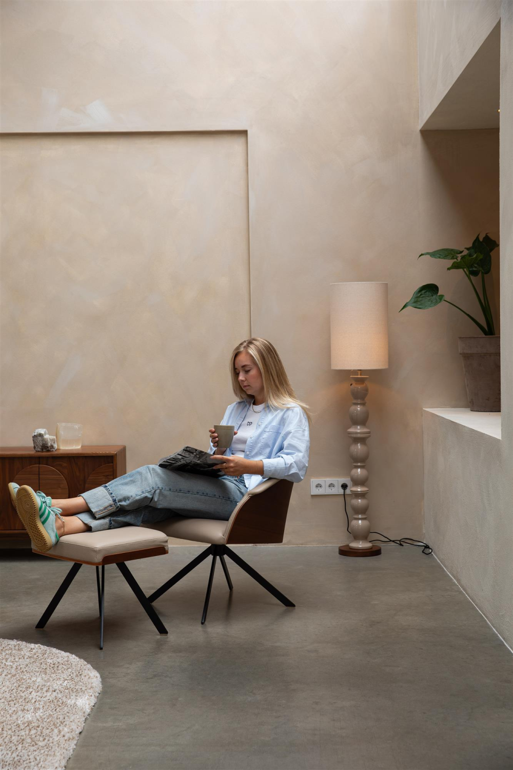 Beige Ceramic Floor Lamp | Zuiver Brew | OROA.com