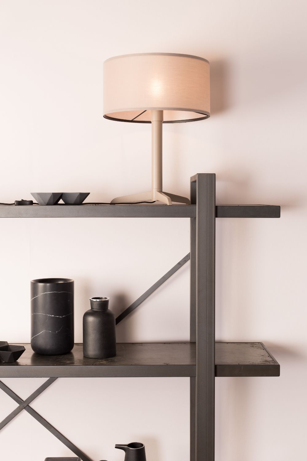 Taupe Table Lamp | Zuiver Shelby | OROA.com