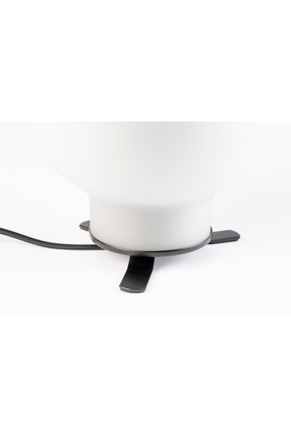 White Glass Table Lamp | Zuiver Nomad | OROA.com