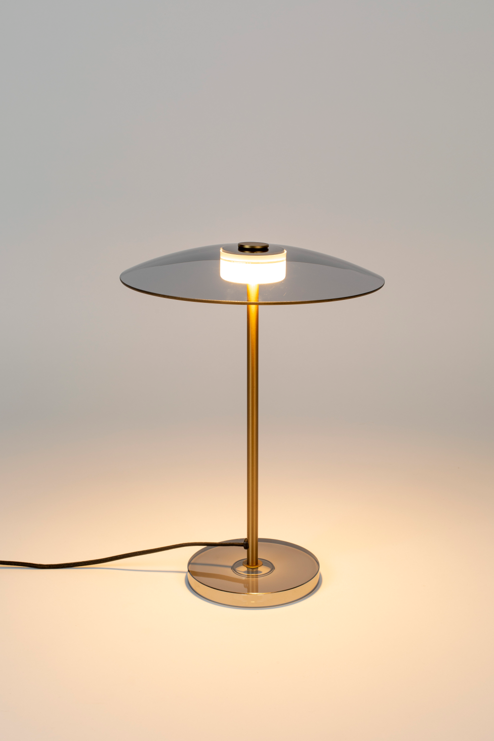 Glass Plate Table Lamp | Zuiver Float | Oroatrade.com