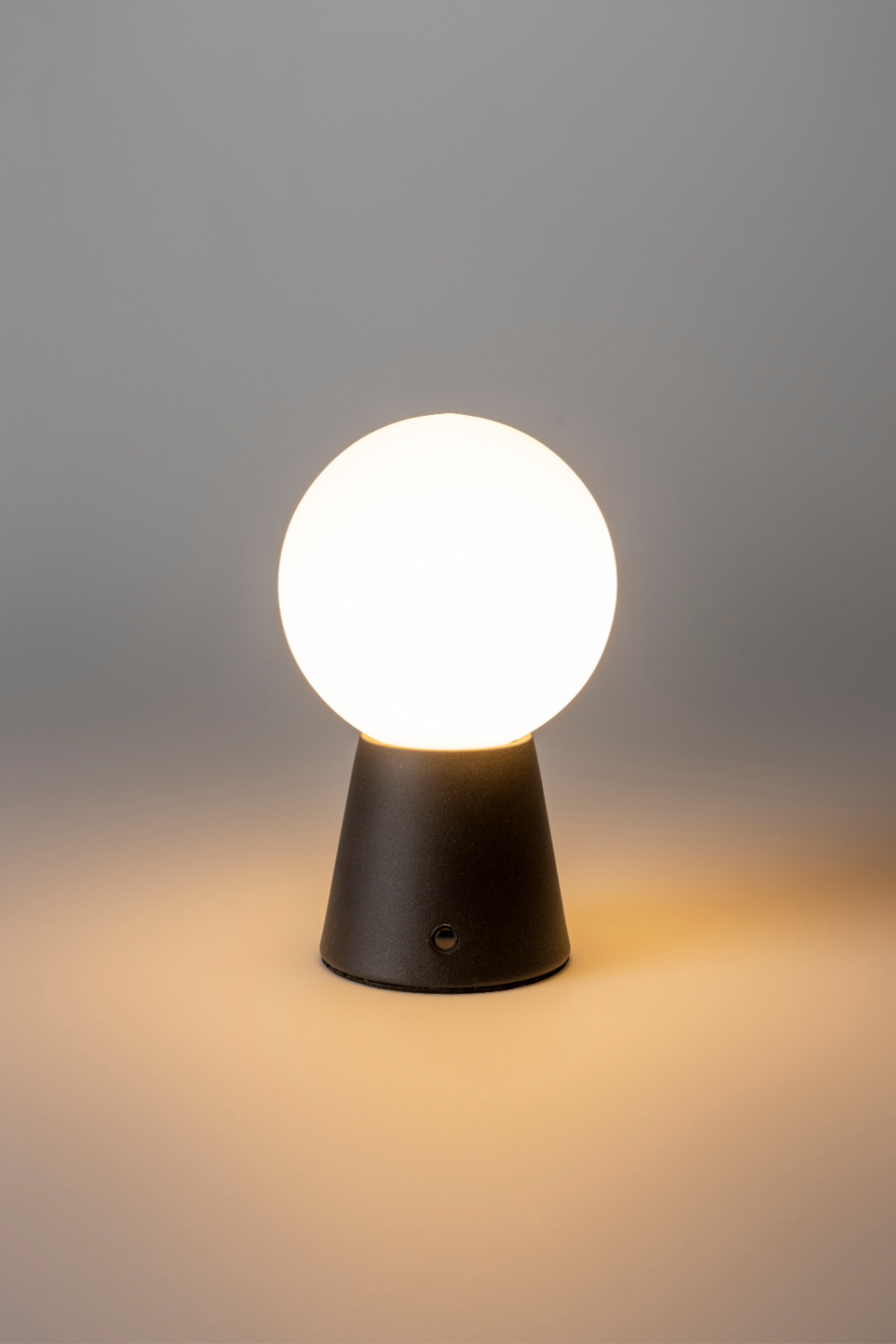 Glass Orb Table Lamp | Zuiver Stellar | OROA.com