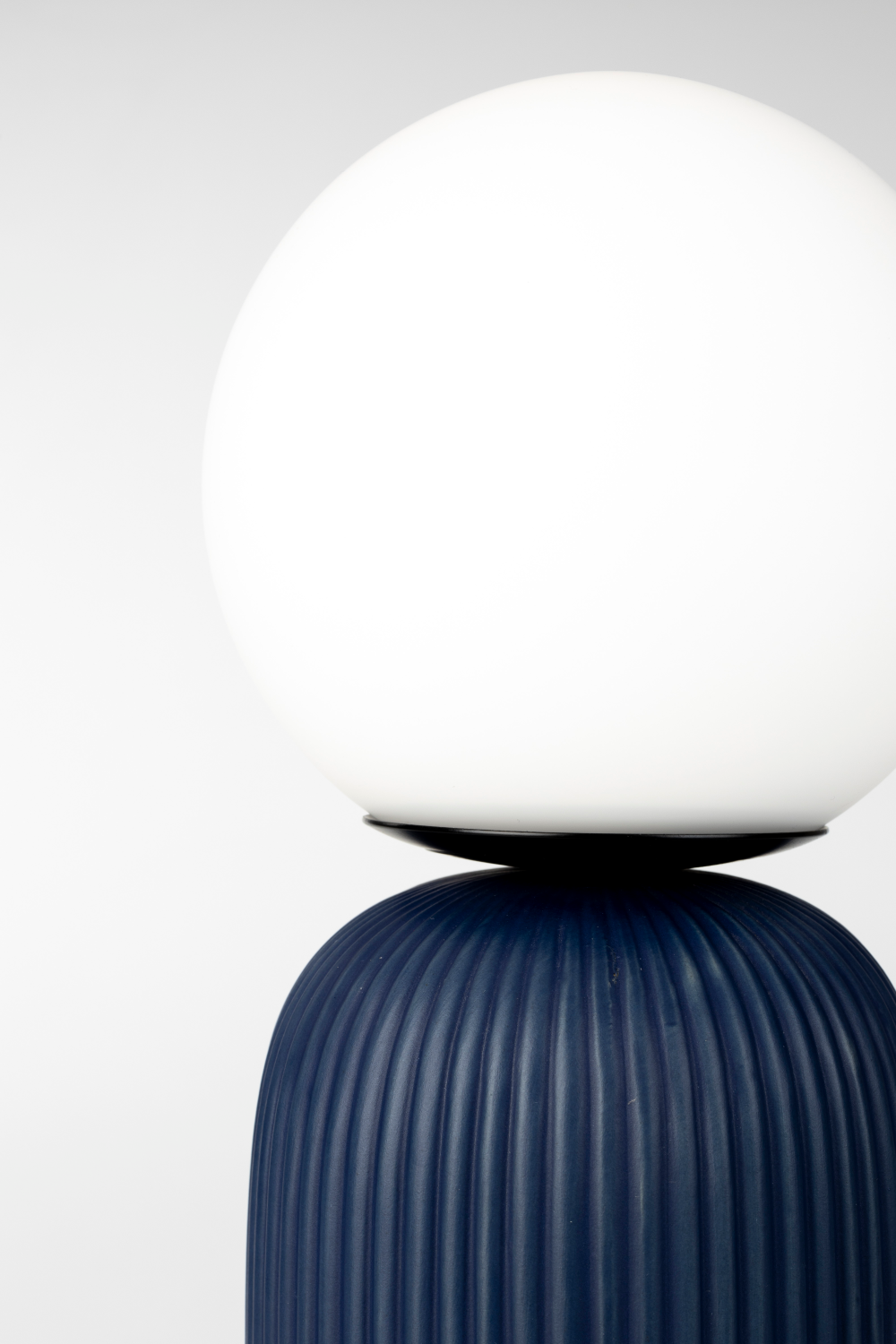 Blue Fluted Ceramic Table Lamp S | Zuiver Dash | OROA.com
