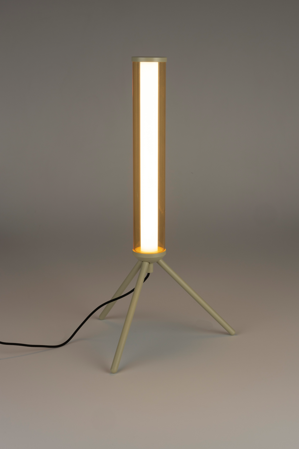 Beige Metal Tripod Table Lamp | Zuiver Scotty | OROA.com